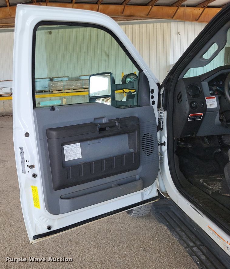 image for item LS9546 2012 Ford F550 Super Duty XL  bucket truck