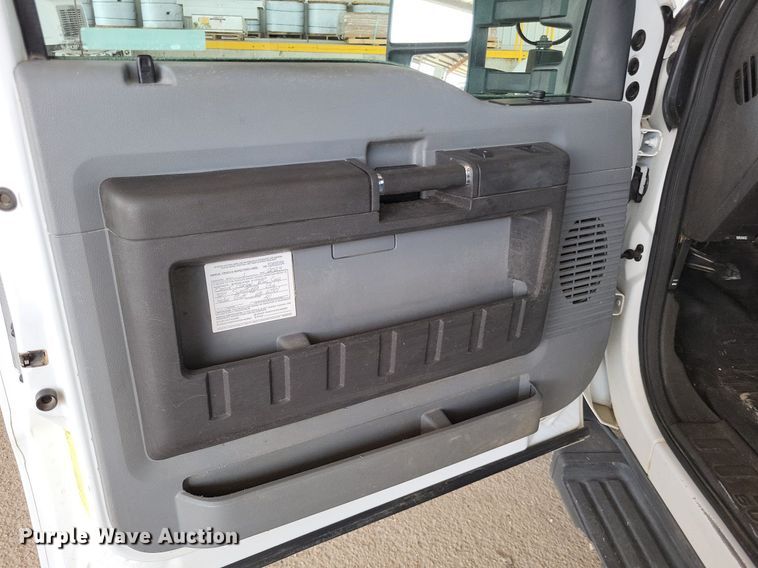 image for item LS9546 2012 Ford F550 Super Duty XL  bucket truck