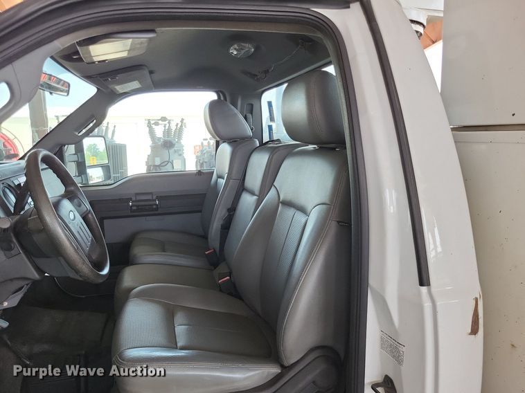 image for item LS9546 2012 Ford F550 Super Duty XL  bucket truck