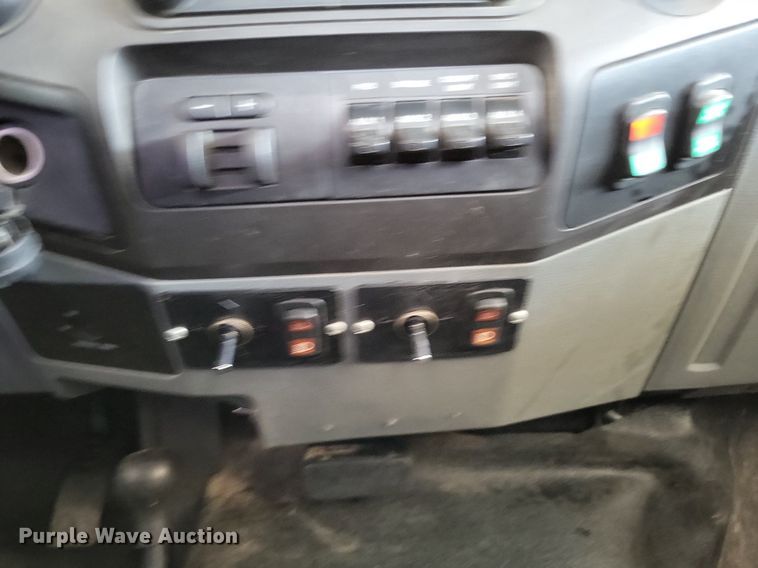 image for item LS9546 2012 Ford F550 Super Duty XL  bucket truck