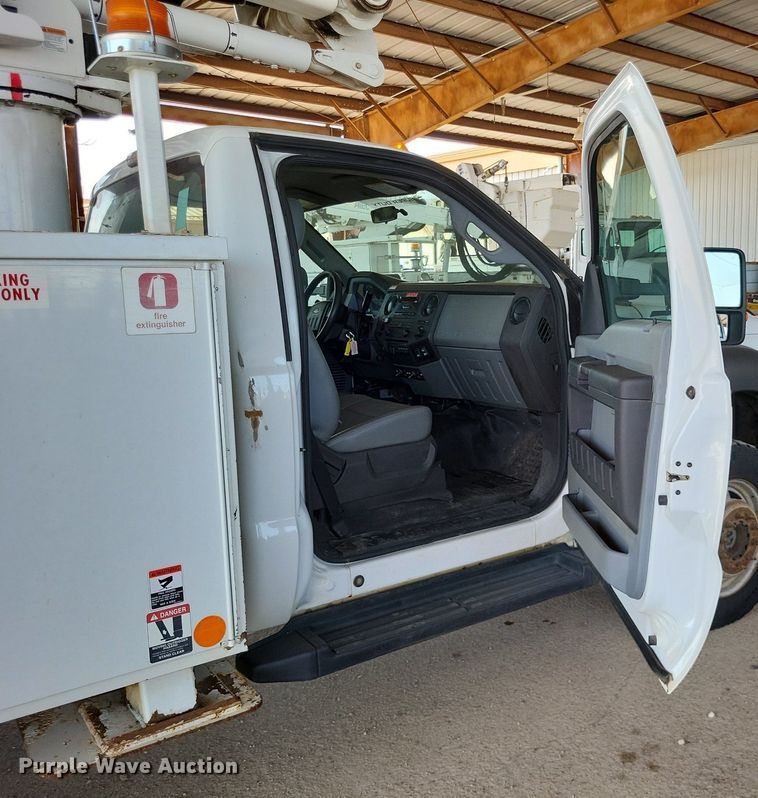 image for item LS9546 2012 Ford F550 Super Duty XL  bucket truck