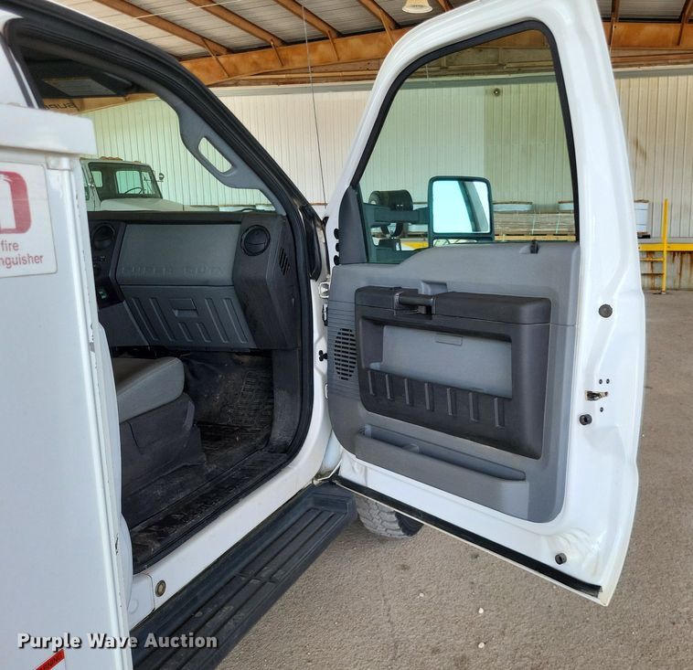 image for item LS9546 2012 Ford F550 Super Duty XL  bucket truck