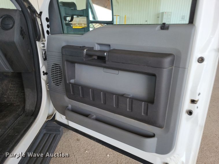 image for item LS9546 2012 Ford F550 Super Duty XL  bucket truck