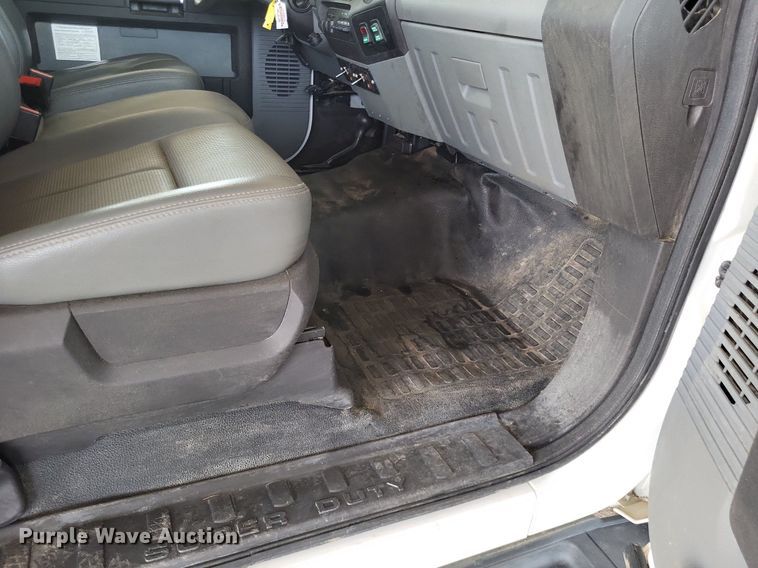 image for item LS9546 2012 Ford F550 Super Duty XL  bucket truck