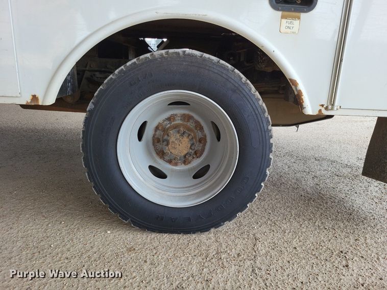 image for item LS9546 2012 Ford F550 Super Duty XL  bucket truck