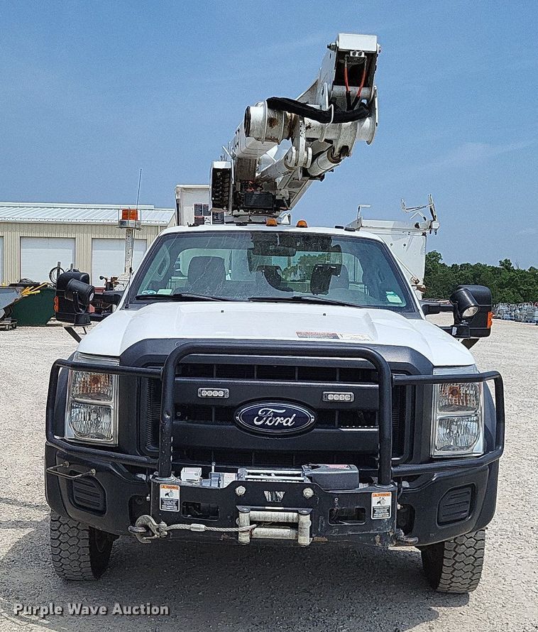 image for item LS9547 2012 Ford F550 Super Duty XL  bucket truck