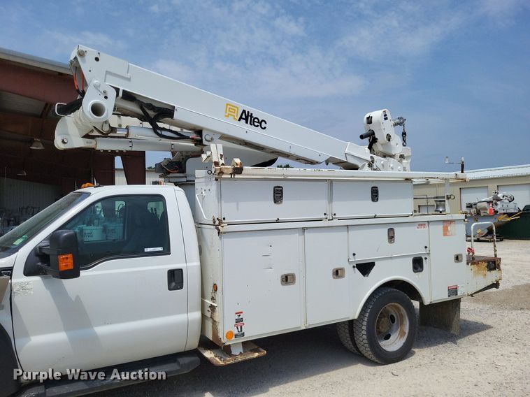 image for item LS9547 2012 Ford F550 Super Duty XL  bucket truck