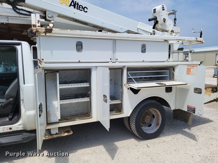 image for item LS9547 2012 Ford F550 Super Duty XL  bucket truck