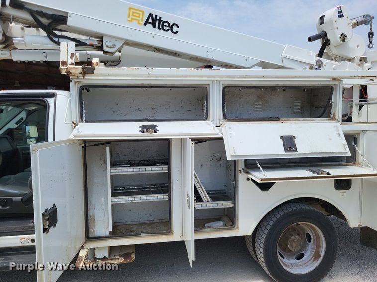 image for item LS9547 2012 Ford F550 Super Duty XL  bucket truck