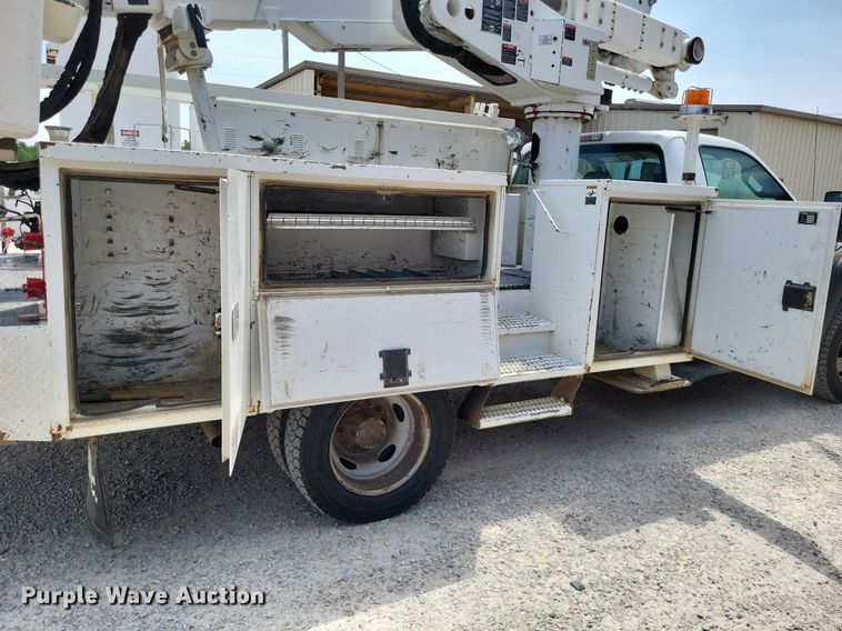 image for item LS9547 2012 Ford F550 Super Duty XL  bucket truck