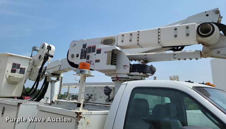 image for item LS9547 2012 Ford F550 Super Duty XL  bucket truck