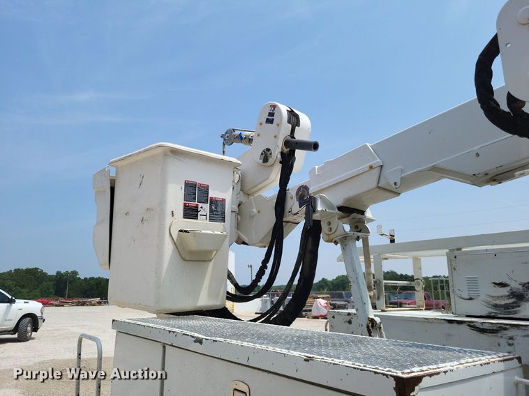 image for item LS9547 2012 Ford F550 Super Duty XL  bucket truck