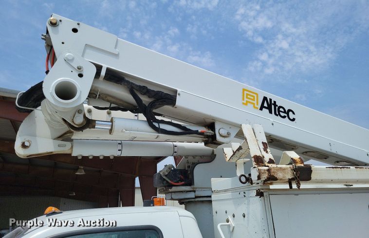 image for item LS9547 2012 Ford F550 Super Duty XL  bucket truck