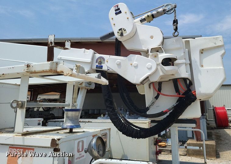 image for item LS9547 2012 Ford F550 Super Duty XL  bucket truck