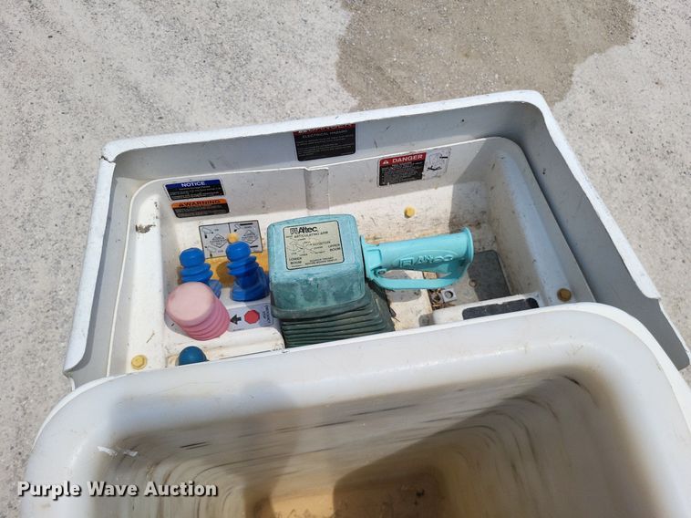 image for item LS9547 2012 Ford F550 Super Duty XL  bucket truck