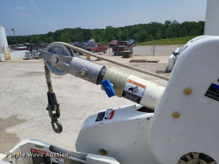 image for item LS9547 2012 Ford F550 Super Duty XL  bucket truck