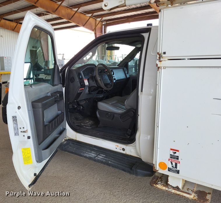 image for item LS9547 2012 Ford F550 Super Duty XL  bucket truck