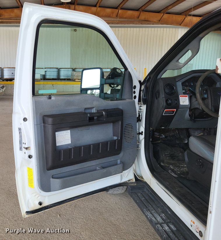 image for item LS9547 2012 Ford F550 Super Duty XL  bucket truck