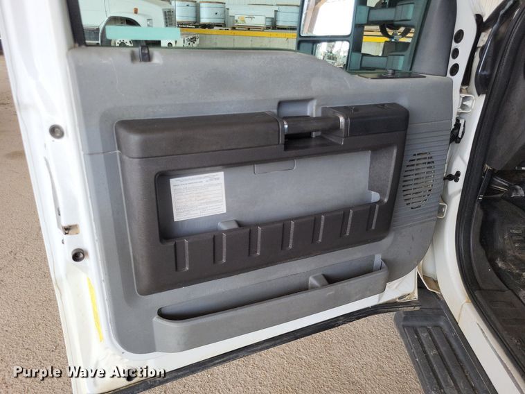 image for item LS9547 2012 Ford F550 Super Duty XL  bucket truck