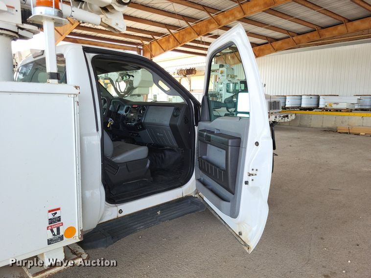 image for item LS9547 2012 Ford F550 Super Duty XL  bucket truck