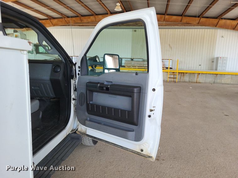 image for item LS9547 2012 Ford F550 Super Duty XL  bucket truck