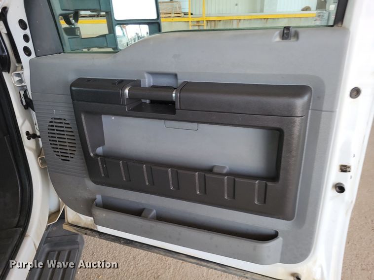 image for item LS9547 2012 Ford F550 Super Duty XL  bucket truck