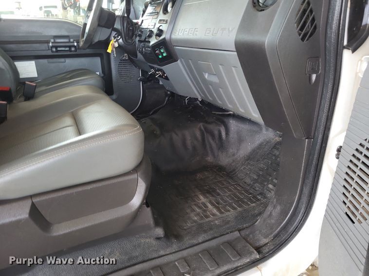 image for item LS9547 2012 Ford F550 Super Duty XL  bucket truck