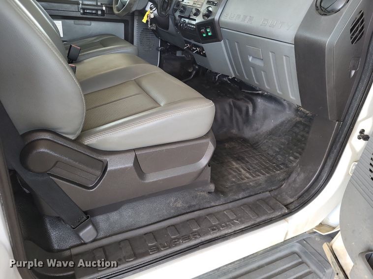 image for item LS9547 2012 Ford F550 Super Duty XL  bucket truck