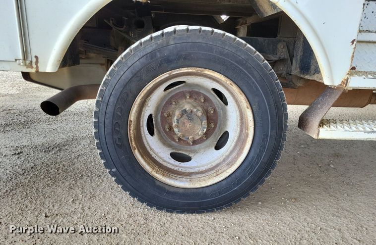 image for item LS9547 2012 Ford F550 Super Duty XL  bucket truck