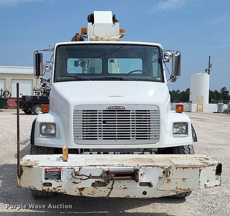 image for item LS9548 2003 Freightliner FL80  bucket truck