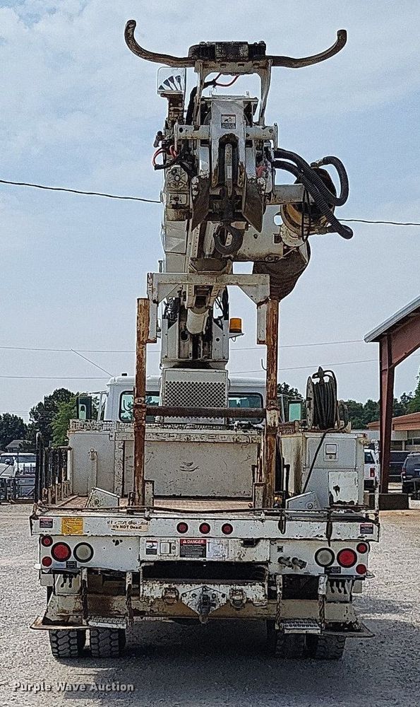 image for item LS9548 2003 Freightliner FL80  bucket truck