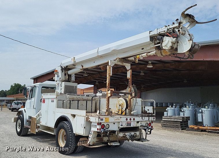 image for item LS9548 2003 Freightliner FL80  bucket truck