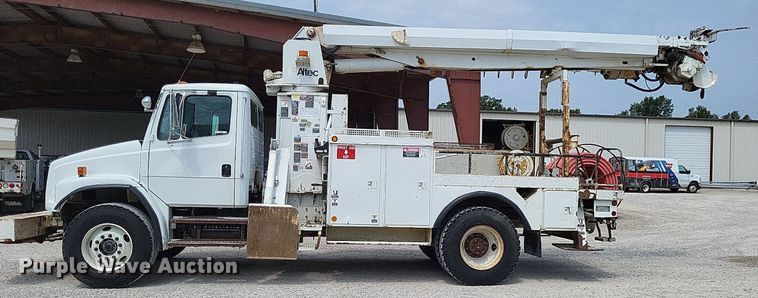 image for item LS9548 2003 Freightliner FL80  bucket truck