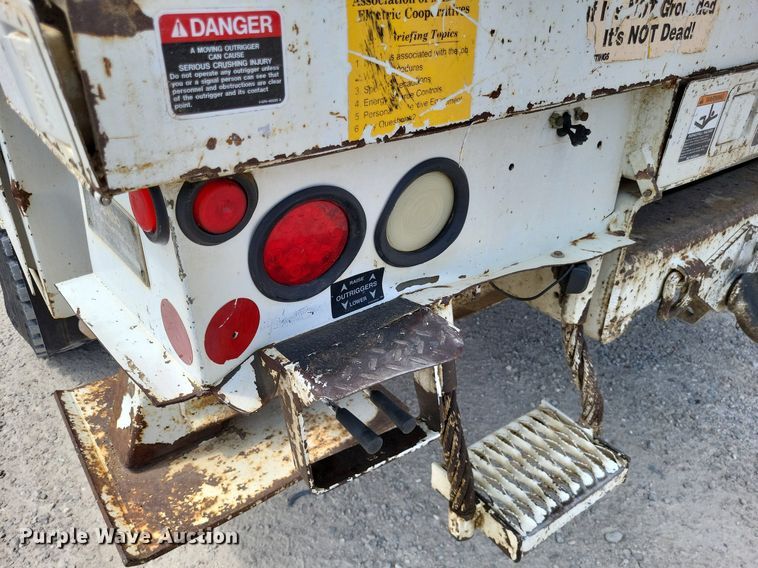 image for item LS9548 2003 Freightliner FL80  bucket truck