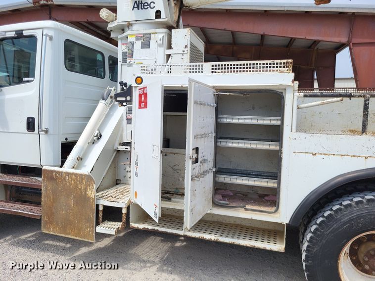 image for item LS9548 2003 Freightliner FL80  bucket truck