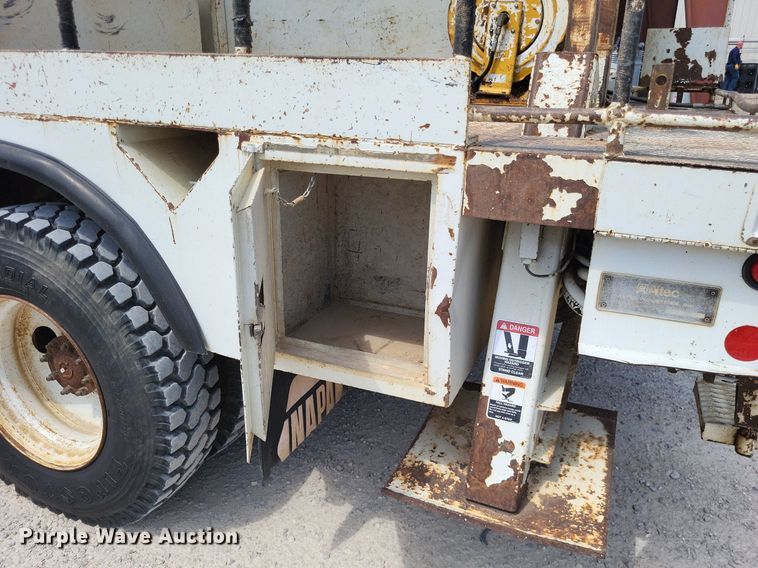 image for item LS9548 2003 Freightliner FL80  bucket truck
