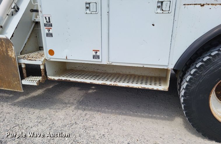 image for item LS9548 2003 Freightliner FL80  bucket truck