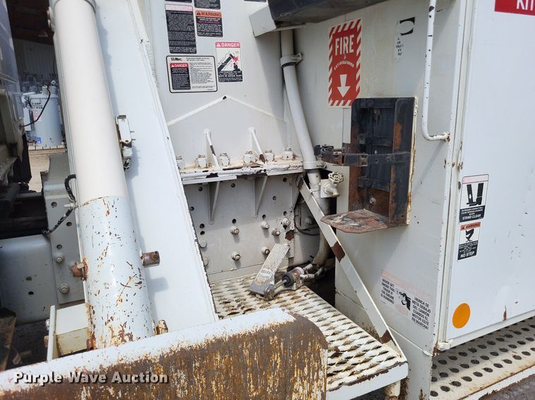 image for item LS9548 2003 Freightliner FL80  bucket truck