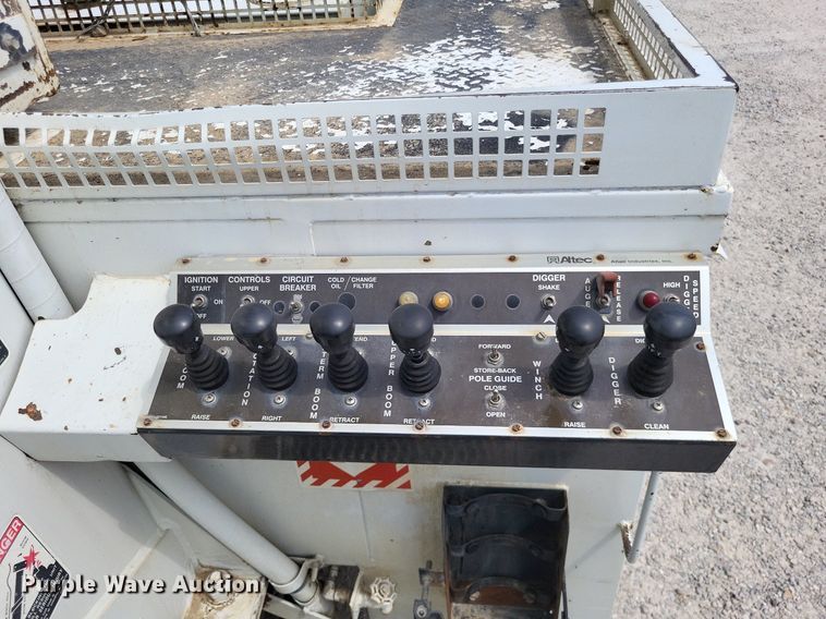 image for item LS9548 2003 Freightliner FL80  bucket truck