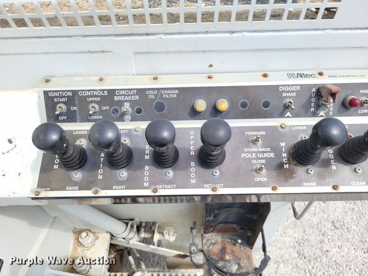 image for item LS9548 2003 Freightliner FL80  bucket truck