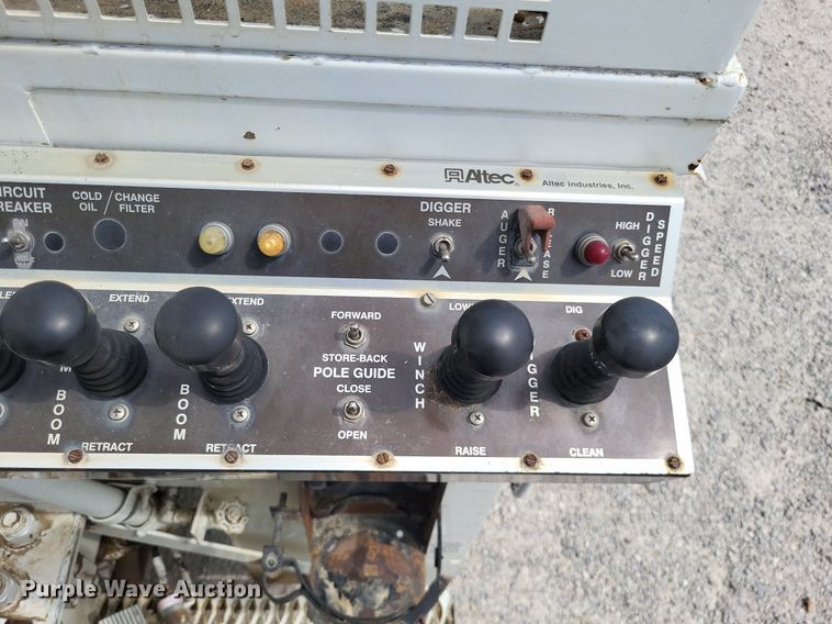 image for item LS9548 2003 Freightliner FL80  bucket truck