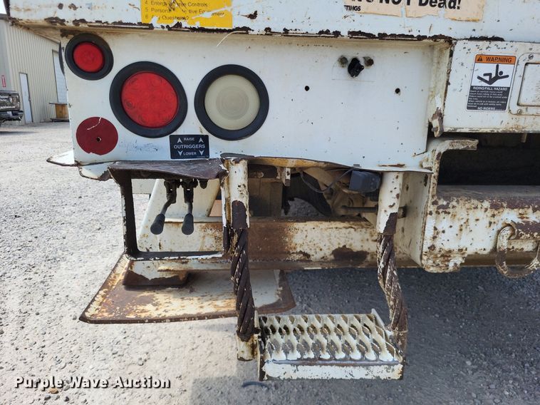 image for item LS9548 2003 Freightliner FL80  bucket truck