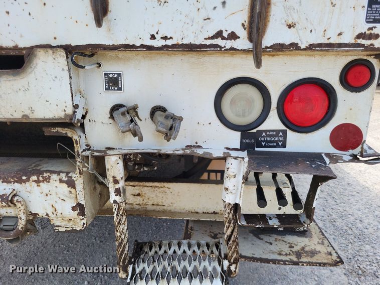 image for item LS9548 2003 Freightliner FL80  bucket truck