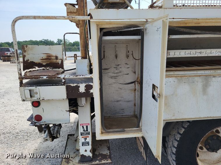 image for item LS9548 2003 Freightliner FL80  bucket truck