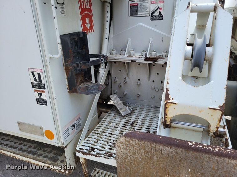 image for item LS9548 2003 Freightliner FL80  bucket truck