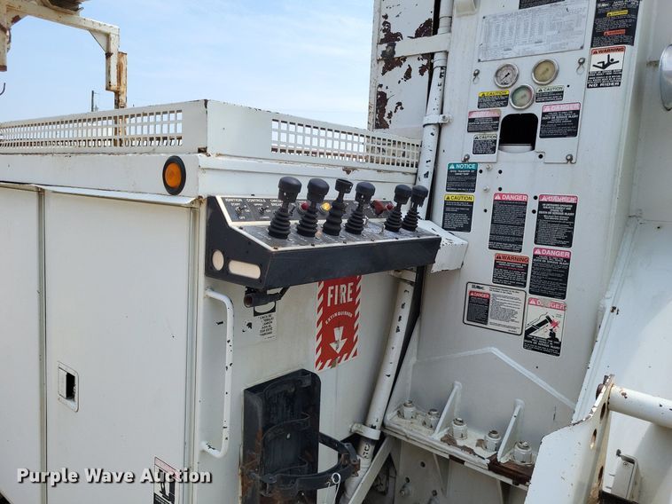 image for item LS9548 2003 Freightliner FL80  bucket truck