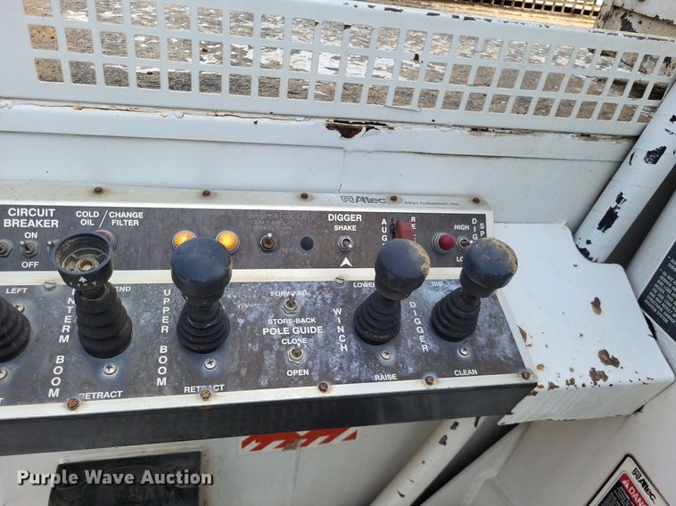 image for item LS9548 2003 Freightliner FL80  bucket truck