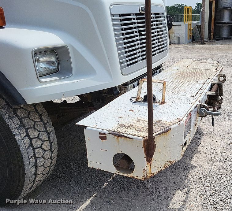 image for item LS9548 2003 Freightliner FL80  bucket truck