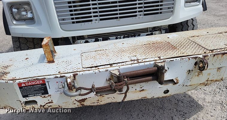 image for item LS9548 2003 Freightliner FL80  bucket truck