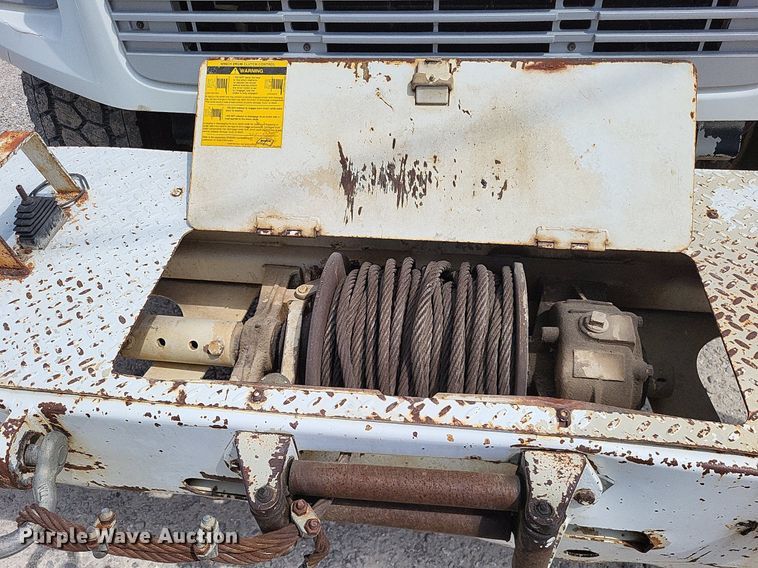 image for item LS9548 2003 Freightliner FL80  bucket truck